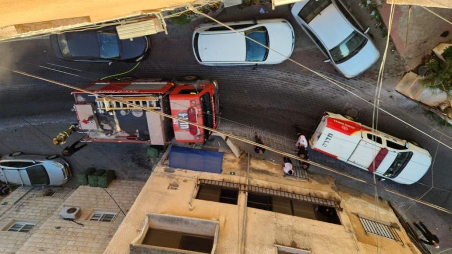 اخماد حريقين في ام الفحم وحيفا وتخليص عالقتين
